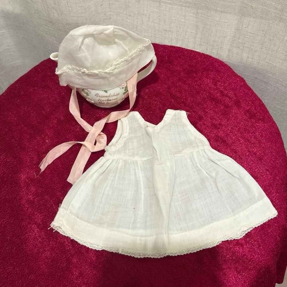 Vtg Wht Baby Doll Dress & Matching Bonnet Set 40’s-50’s, fits most 12”-13” dolls